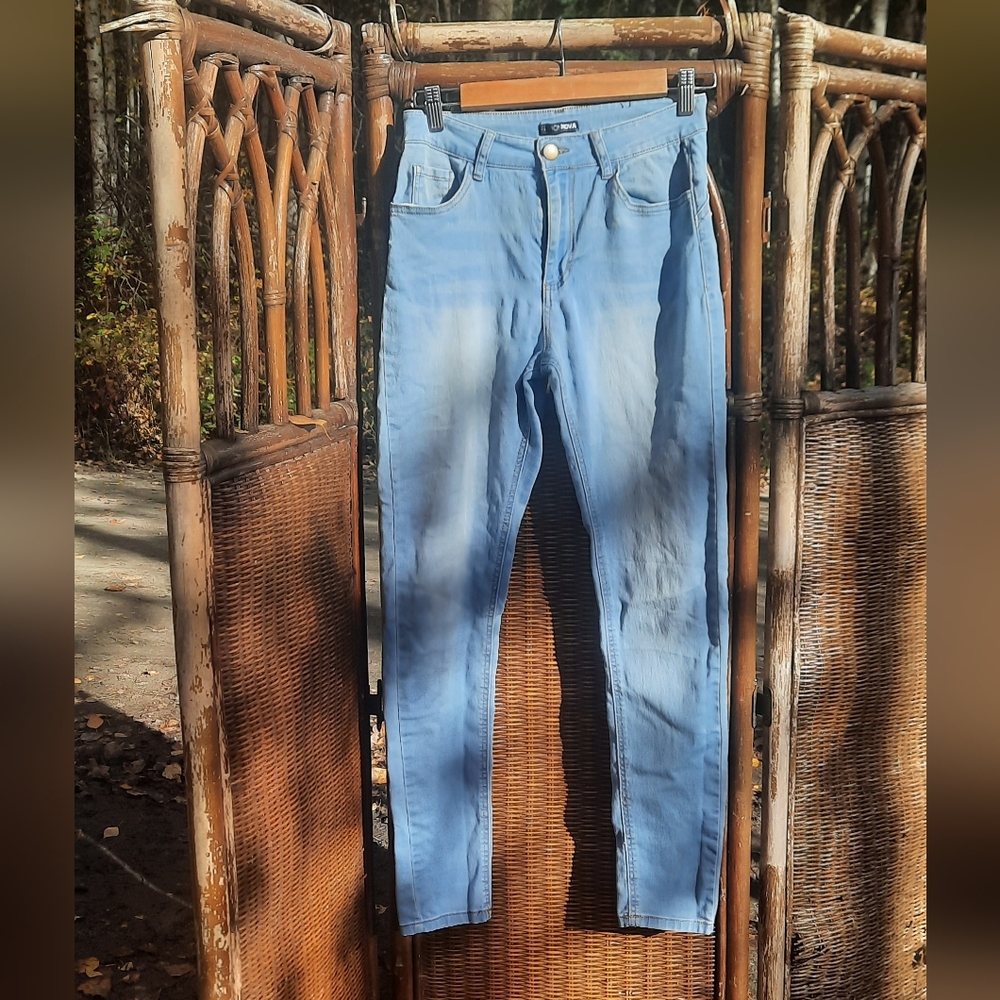 🍀3/15 Fashion Nova Juniors Blue Jeans